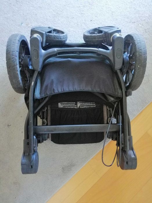 Carrinho Gémeos Babyjogger OFERTA de um adaptador para ovo.