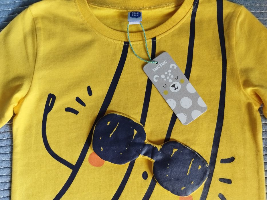 T-shirts de menino NOVO da TucTuc, tamanho 5 anos