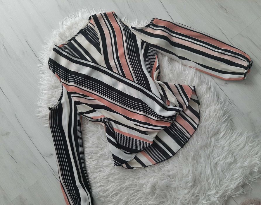 Piękna bluzka w paski odkryte ramiona L 40