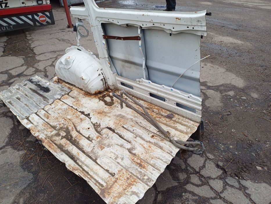 Продам четверть кузова.