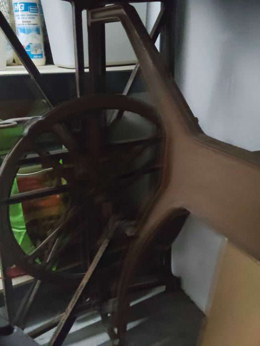 Máquina de Costura Antiga PFAFF com Móvel e Pedal