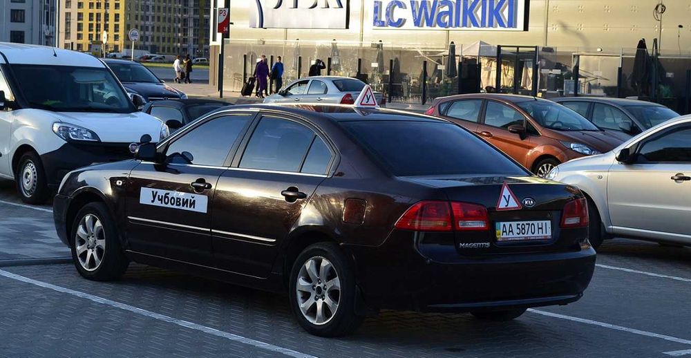 Відновлення навичок водіння автомобіля в Києві після автошколи