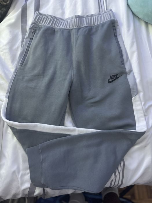 Calcas da nike cinzentas quase novas
