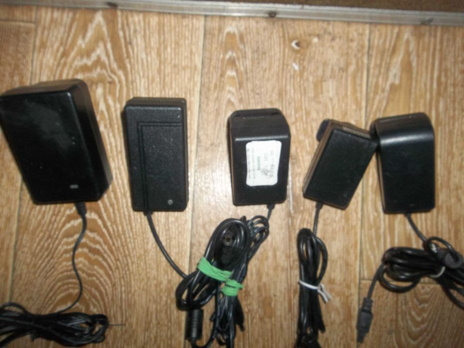 Блоки питания 12 v .английская вилка. Дешево.