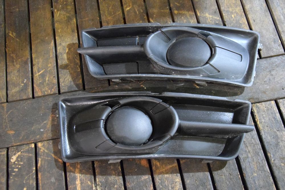 Mitsubishi COLT 08-12 LIFT Kratka zderzaka prawa lewa atrapa halogenu