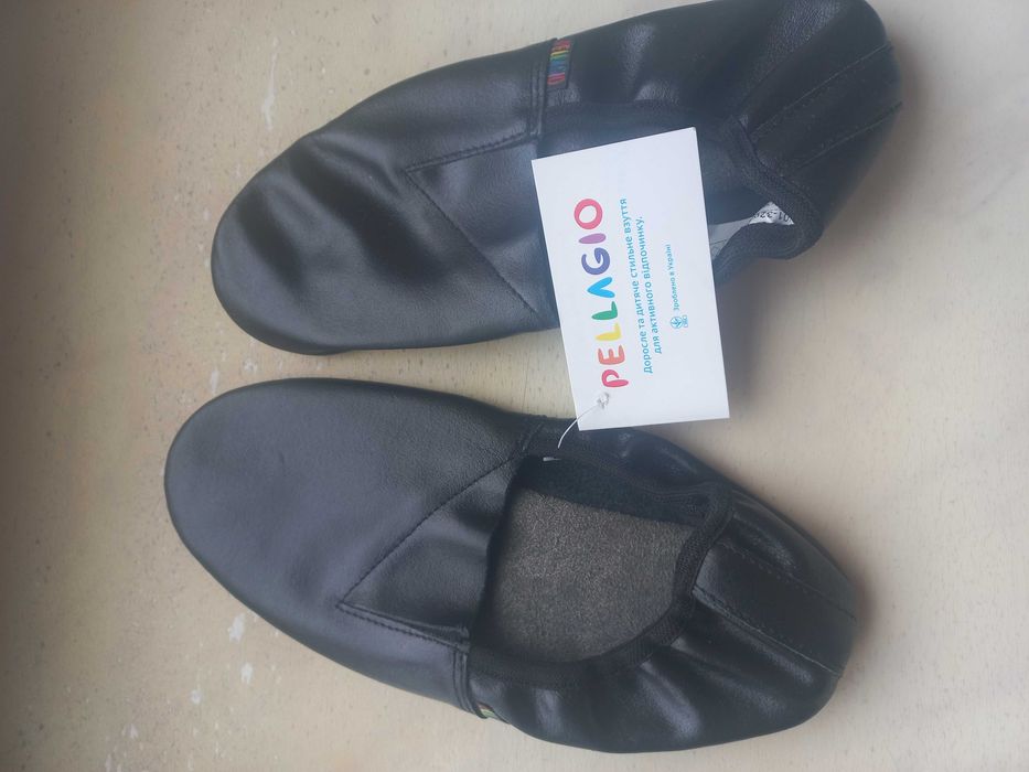 Шкіряні дитячі чешки