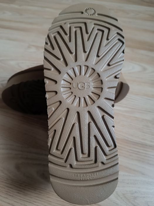 Продам Угги  UGG.Замшевые цвет кемел.