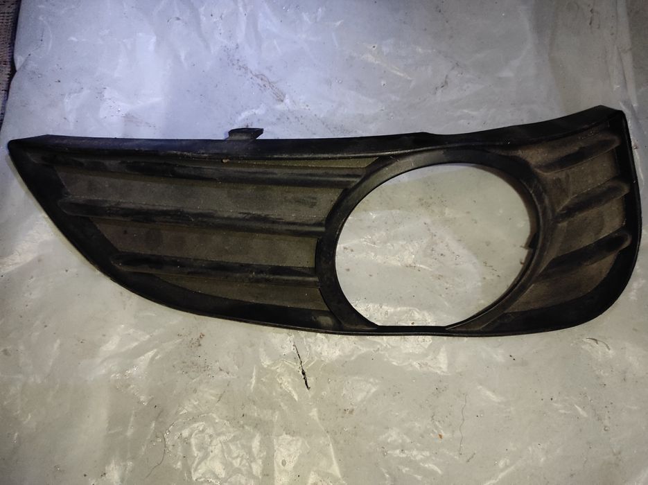 Решітка туманки Джилі мк права