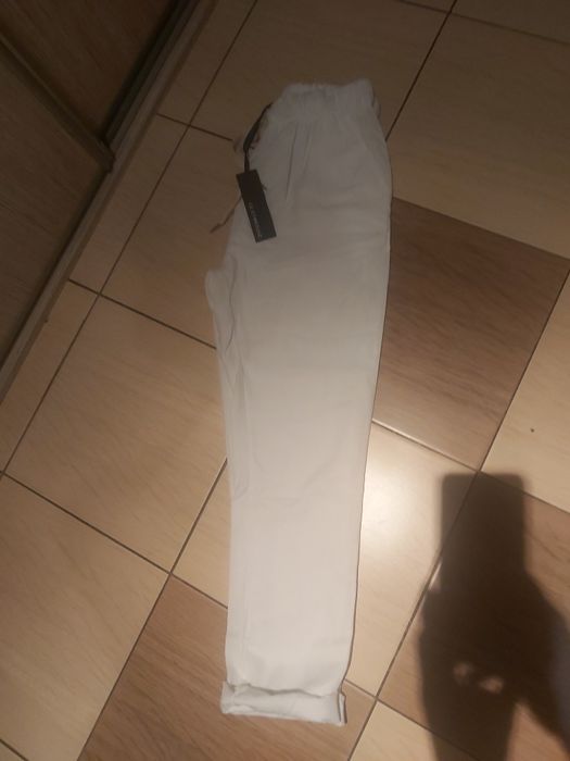 Białe spodnie z wiskozy S/M