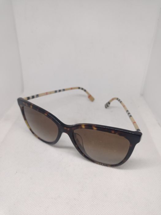 Óculos usados da marca Burberry