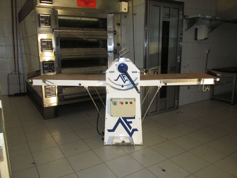 Material de fabrico de pão e pastelaria,  p/ venda a preço de SALDO…