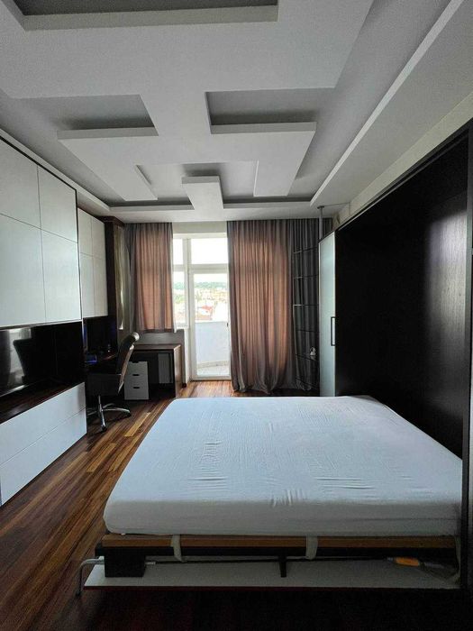 Продаж квартири в центрі з паркінгом