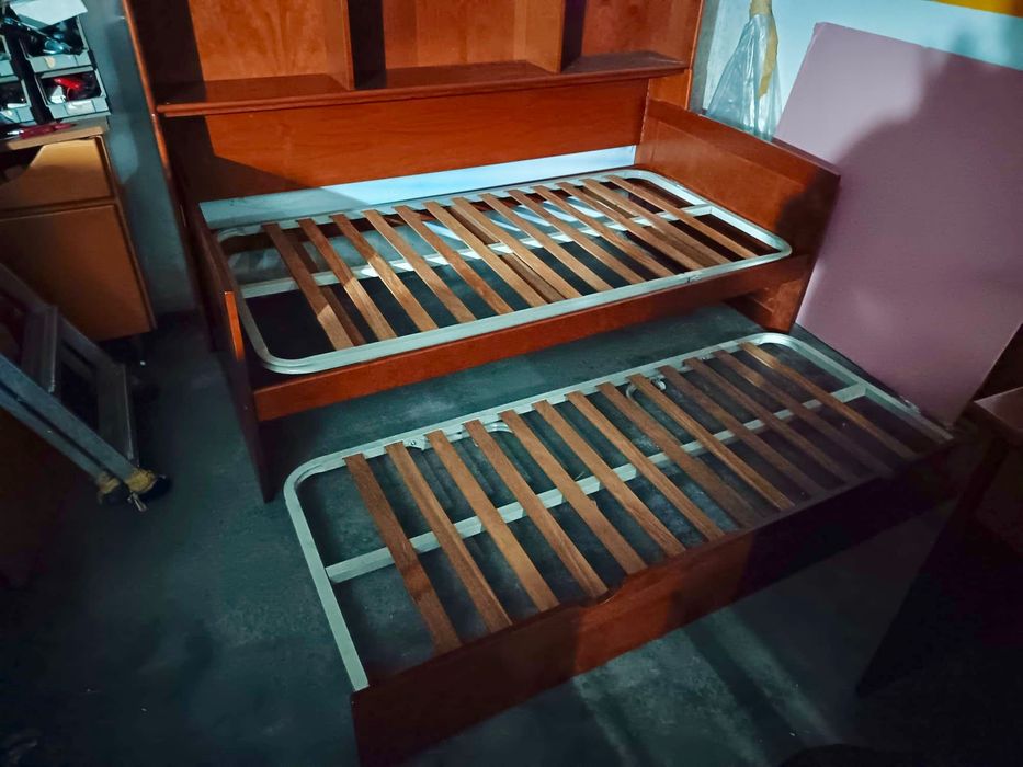 Quarto tipo estúdio completo e funcional e elegante em madeira.