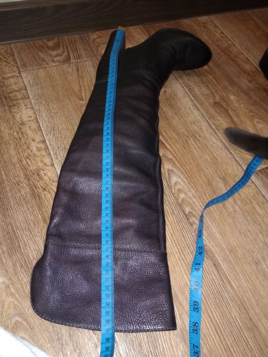 Кожаная ботфорты на каблуку