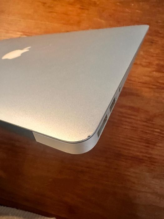 MacBook Air 13 (SSD 250 GB) com capa e carregador