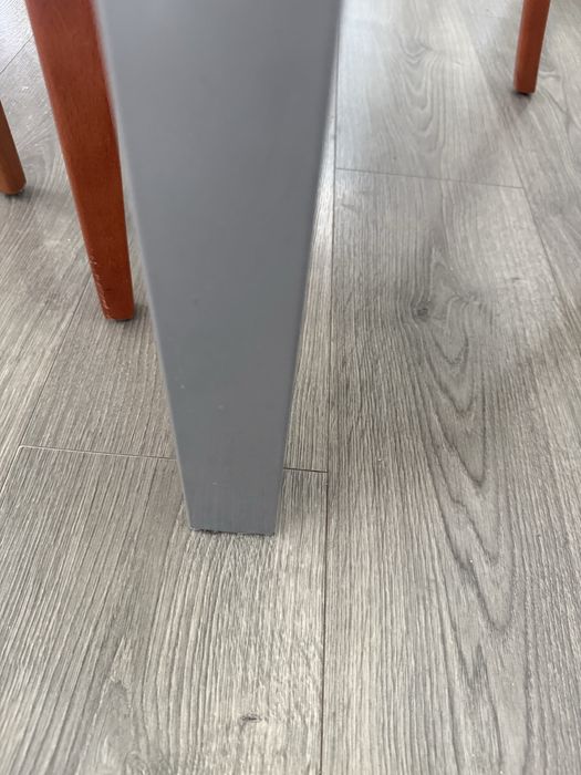 Mesa com pouco uso