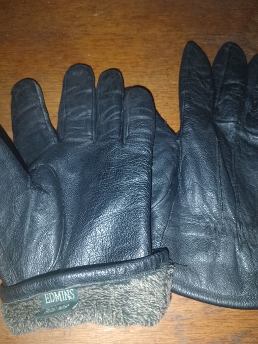 Перчатки мужские кожаные.
