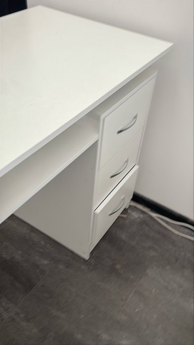 Стіл для манікюру