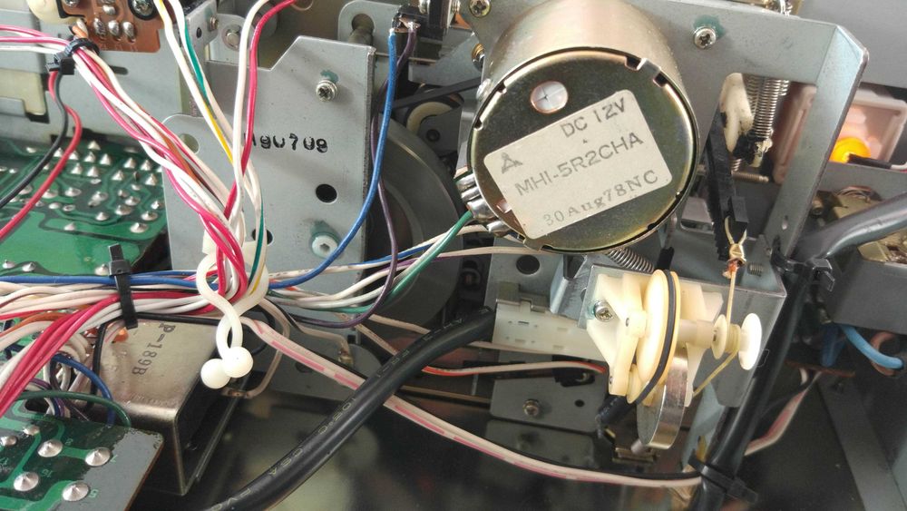 magnetofon deck Yamaha TC-320a