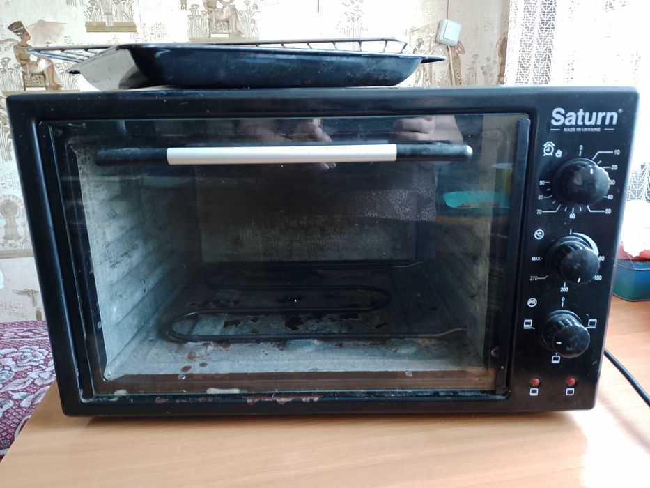 Духовка Saturn в робочому стані