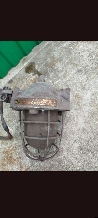 Stara lampa przemyslowa