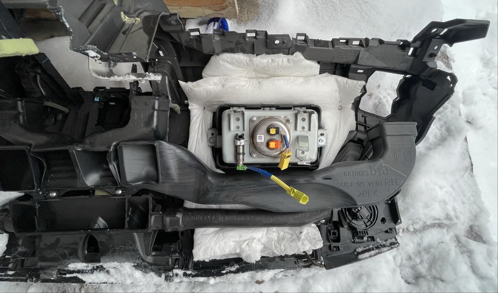 Торпеда с air bag Subaru Forester 19-24 SK. Целая. С дефектом.