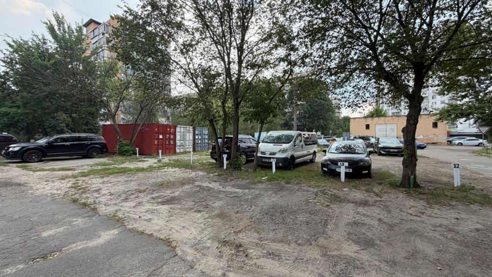 Оренда паркомісць пр-т Лісовий, 6