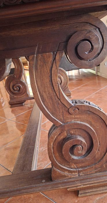 Mesa de Jantar – Madeira Maciça Trabalhada