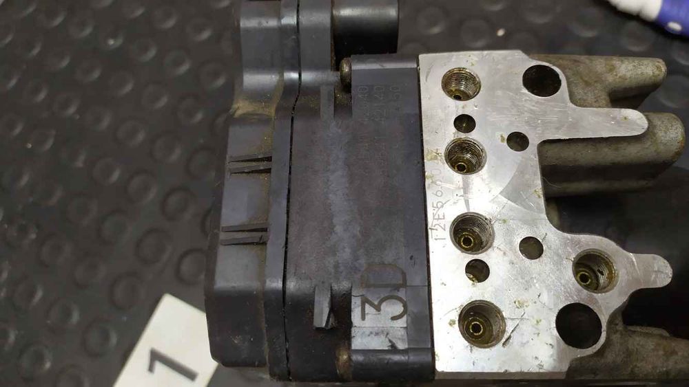 Toyota RAV4 00-06 блок ABS 2.0 DV0781 4454042040