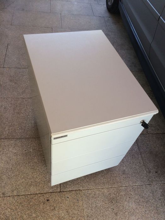 Módulo 4 gavetas com chave