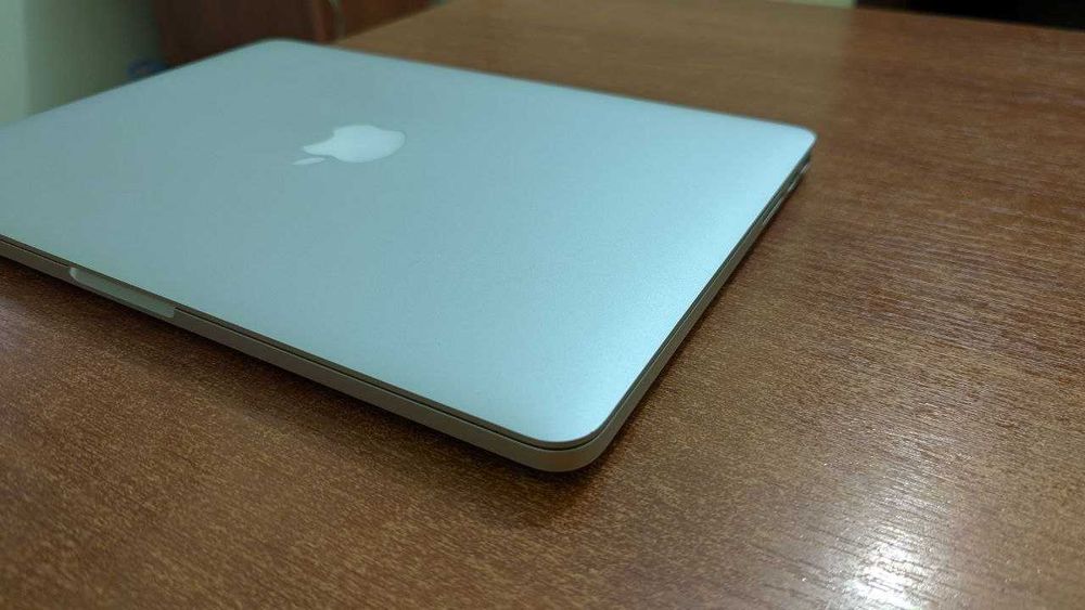 MacBook Pro 13 Silver 2015 i5/8 gb/256 gb
