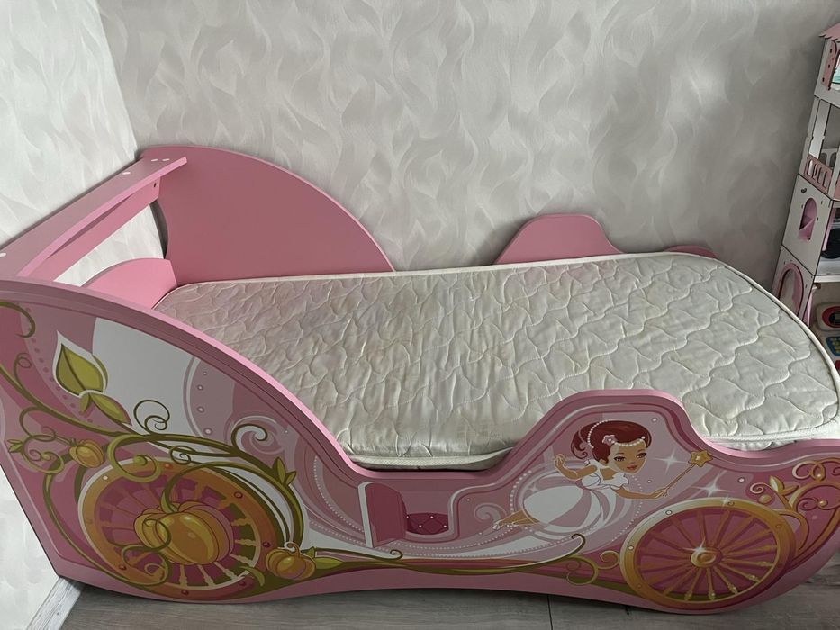 Дитяче ліжко-карета