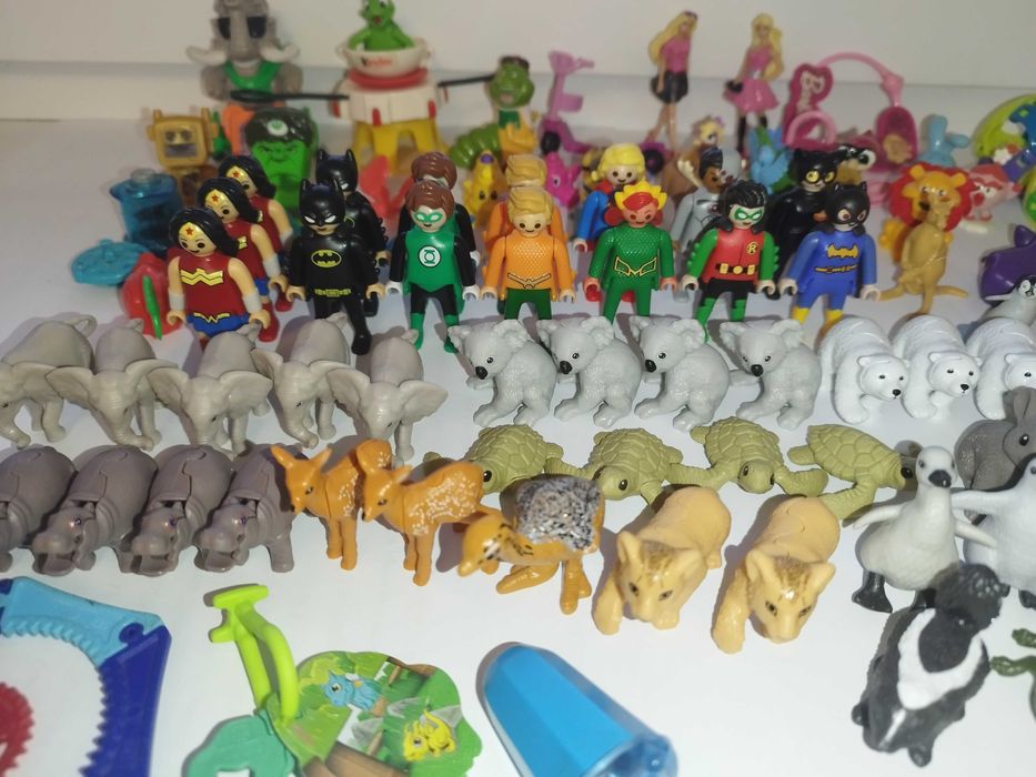 Іграшки кіндер. .