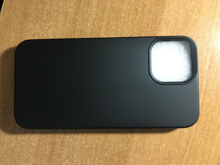 Чорний чохол на iPhone 13 mini