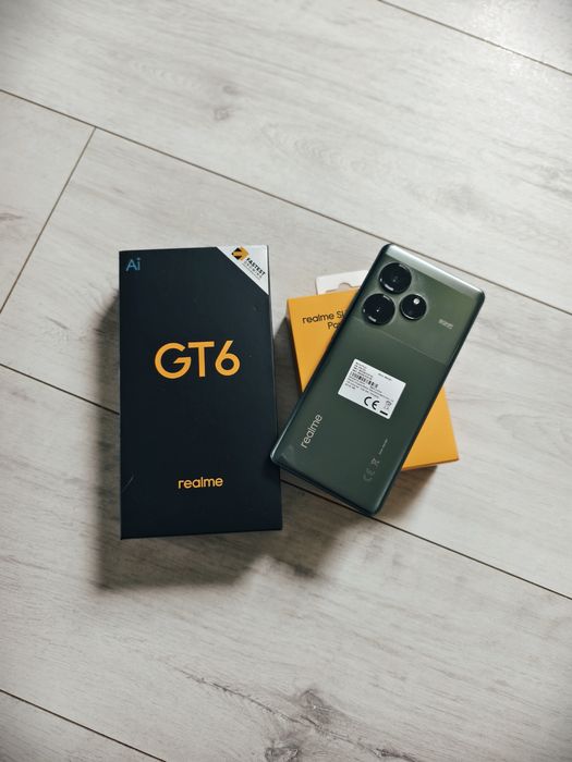Smartphone realme GT6 8GB 256GB stan idealny z ładowarką 120W