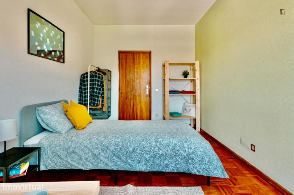 Quarto - localizado em Paranhos Porto