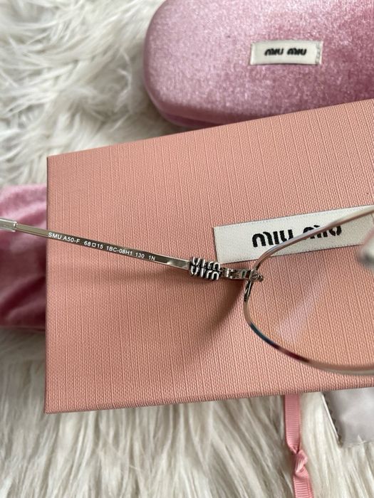 Сонцезахисні окуляри Miu Miu