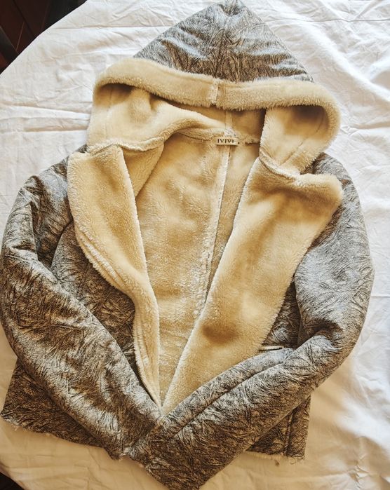 Kożuszek/ramoneska z kapturem