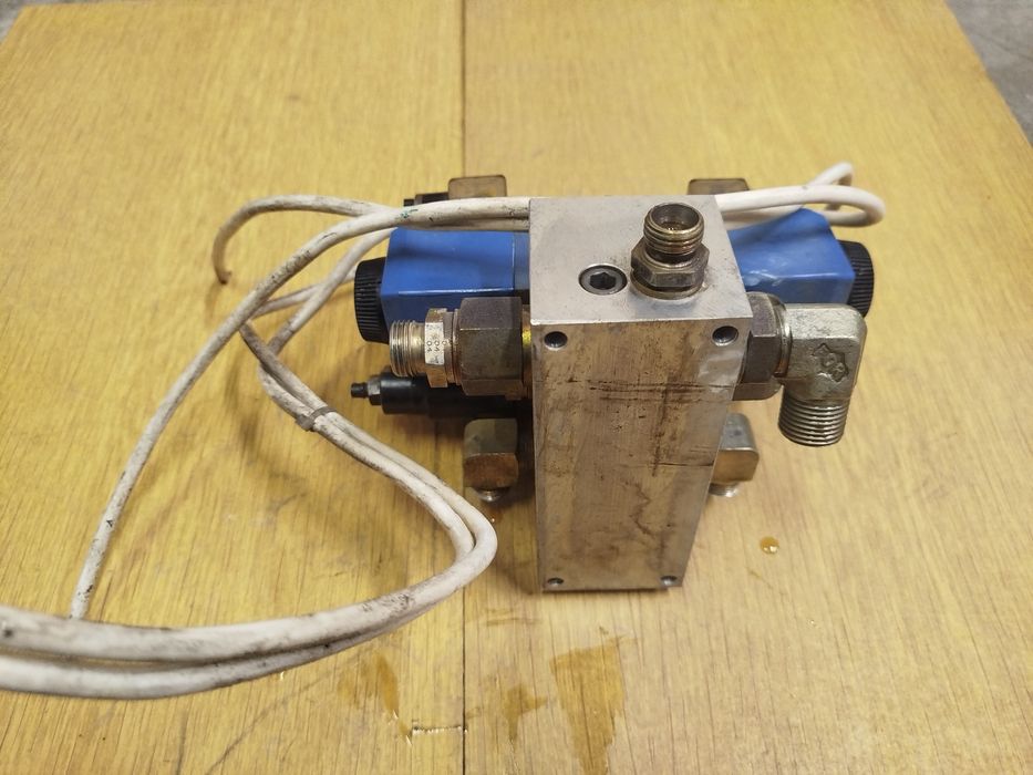 Rozdzielacz hydrauliczny vickers 24 V