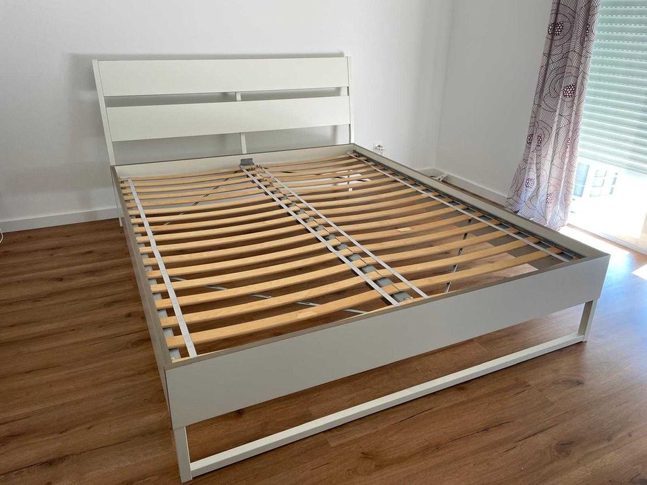 Cama de casal com colchão