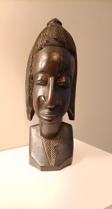 Estatueta madeira