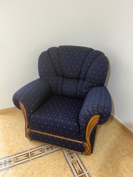 Conjunto de sofás – sofá 2/3 lugares + 2 poltronas | Bom estado