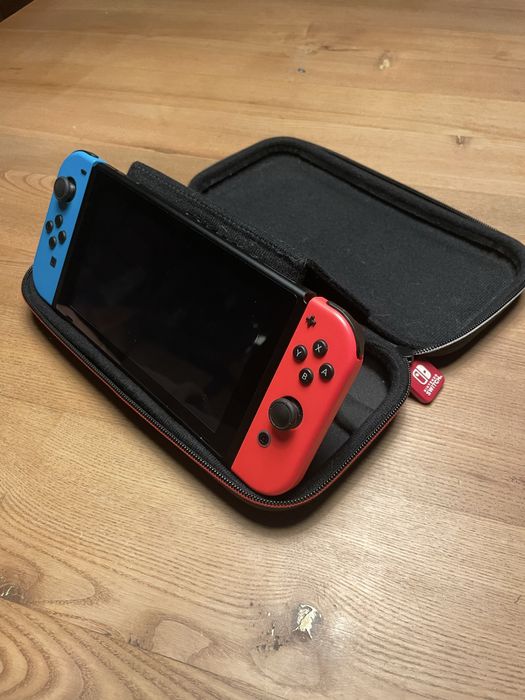 Nintendo Switch 1 ledwo używane, pełen zestaw [ HAC-001(-01)]