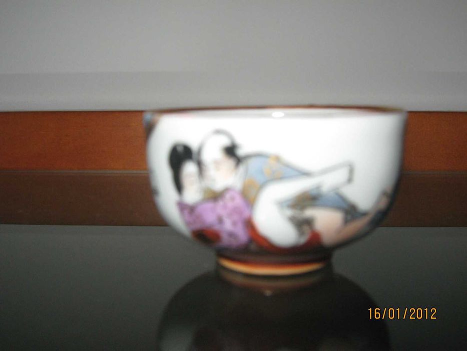 Taças raras de Saké (Shunga) com motivos eróticos do século XIX-Katani