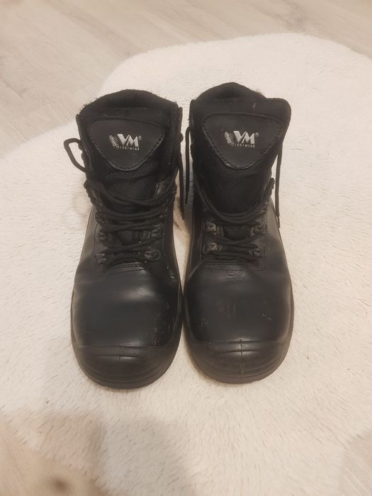 Sprzedam butu robocze z blachą