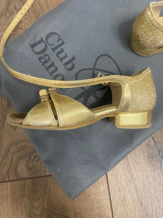 Туфлі для бальних танців