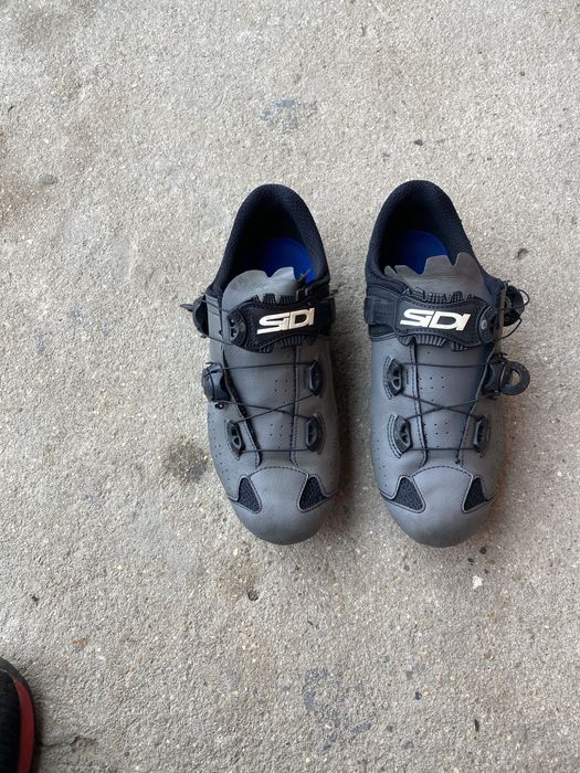 Sapatos de b t t sidi