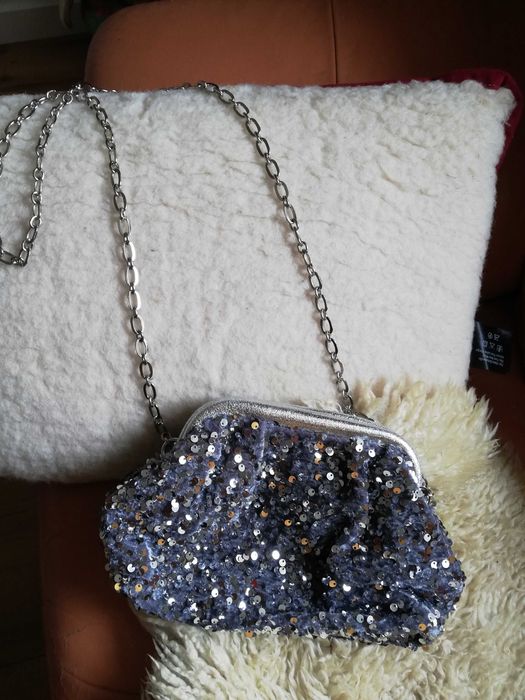 Torebka kopertówka cekiny srebrna wieczorowa na łańcuszku New Look