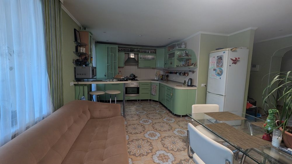 Продажа четирехкомнатной квартири, район Лески.