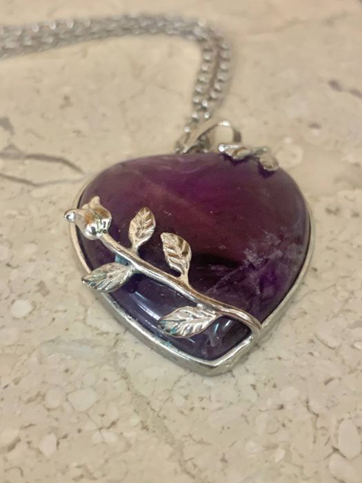 Кулон в ыорме сердца аметист